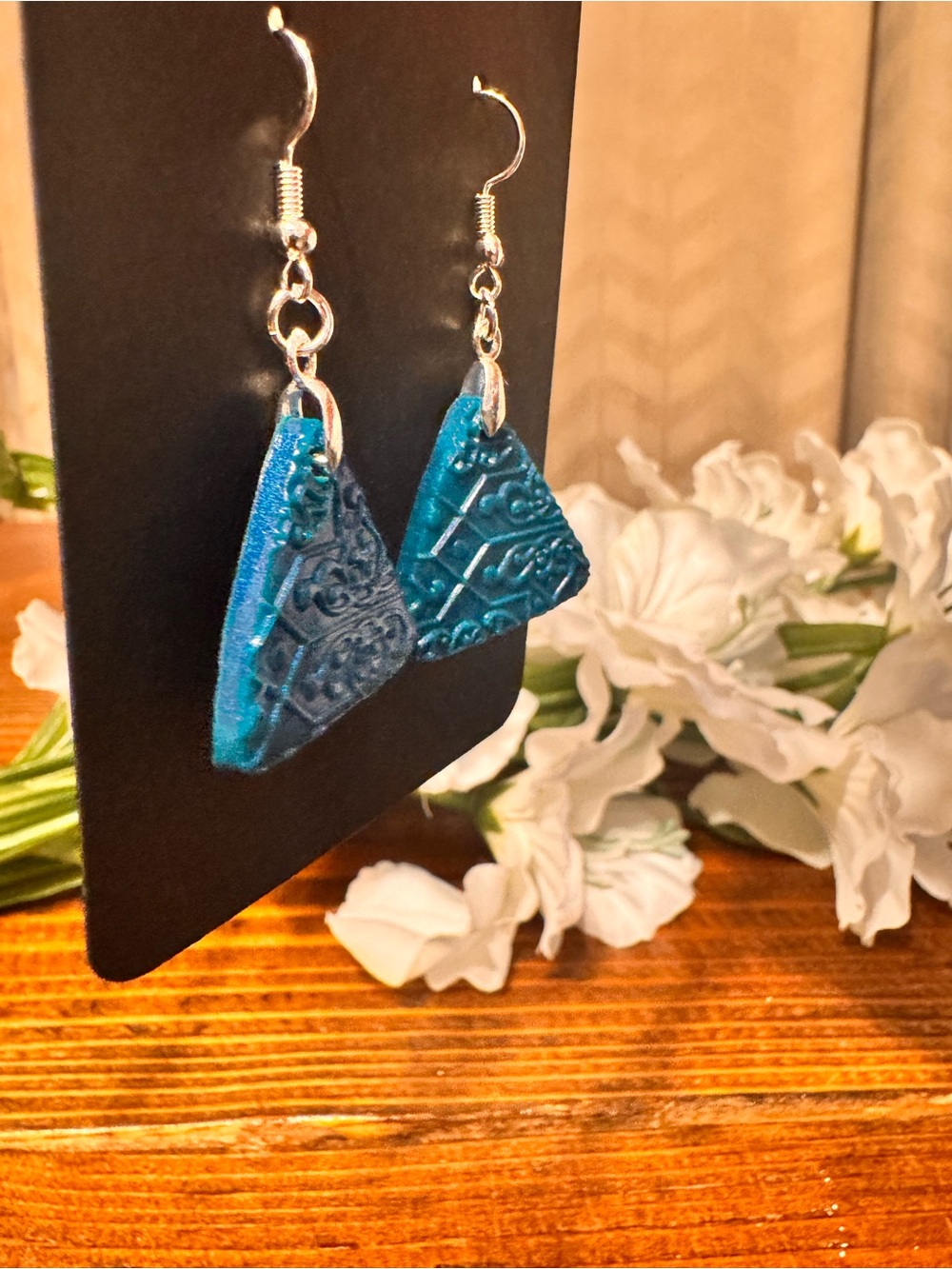 Triangle dangle earrings - Picture 3 of 3